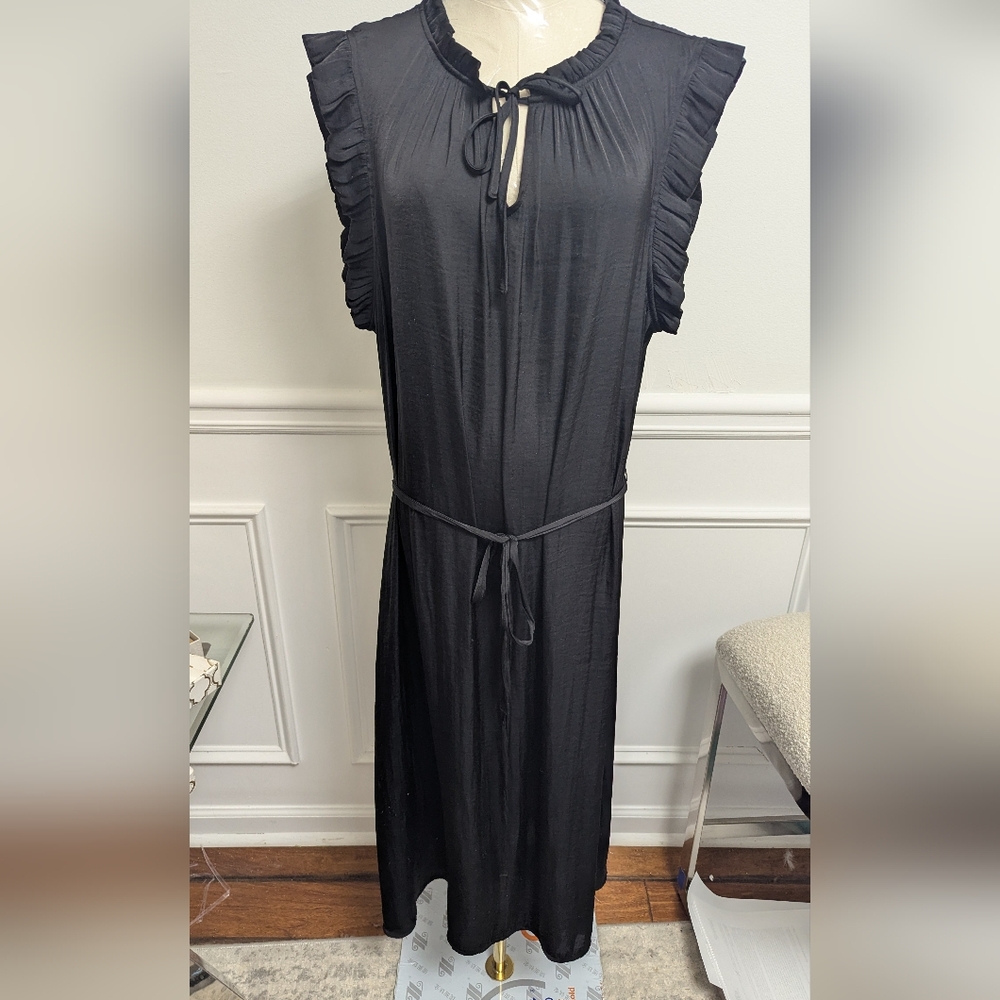 Crown & Ivy Gray Ruched Tie Front Maxi Dress